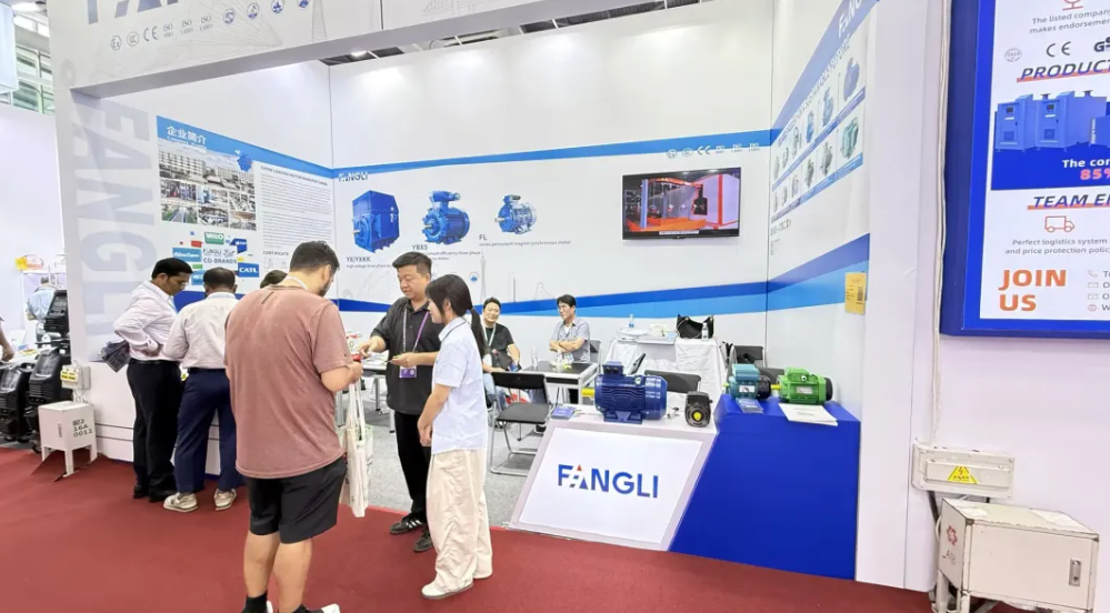 展会期间,方力电机展位前人流不断,国内外客户纷纷驻足参观。 展会期间,方力电机展位前人流不断,国内外客户纷纷驻足参观。